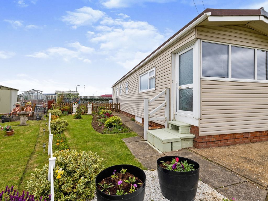 2 bed mobile/park home for sale in Whitehaven Park, Ingoldmells