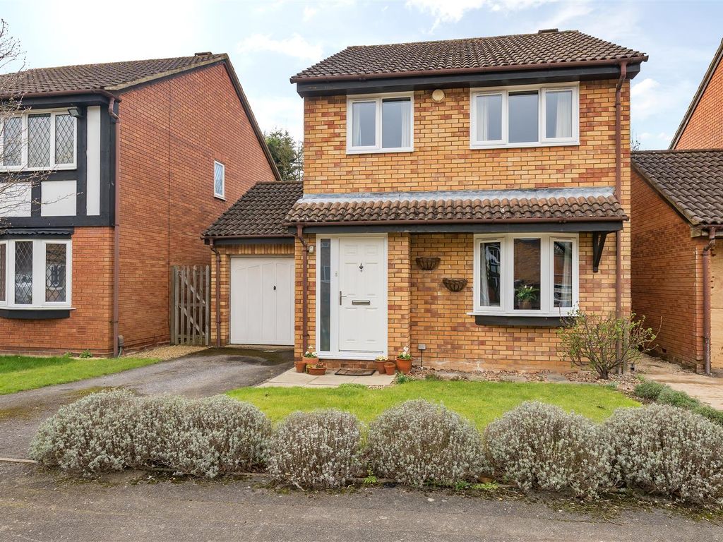3 bed detached house for sale in Laburnum Road, Winnersh, Berkshire