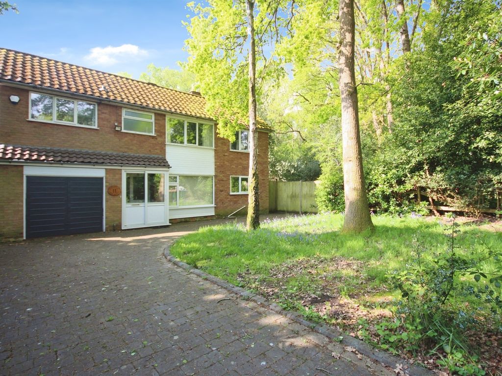 3 bed detached house for sale in Broadwells Court, Broadwells Crescent