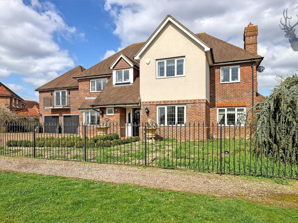 5 bed detached house for sale in Halley Road, Waltham Abbey EN9, £