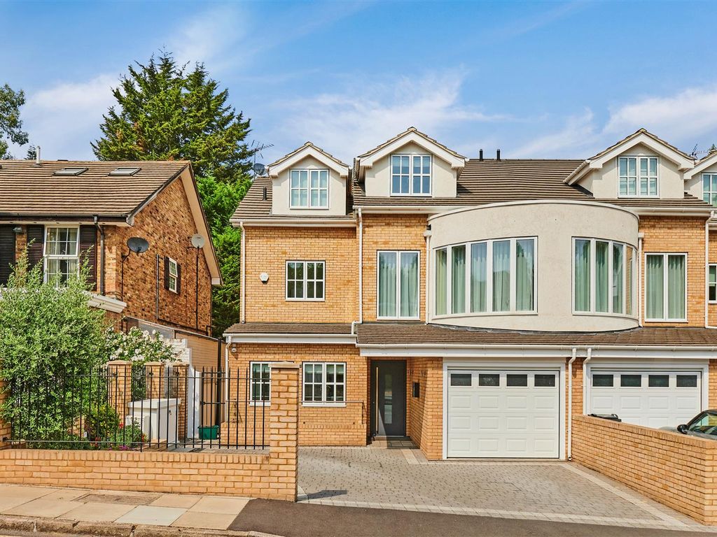 Lincoln Avenue, London SW19  