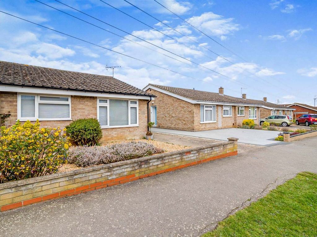 2 bed bungalow for sale in Torridge Rise, Bedford MK41 Zoopla