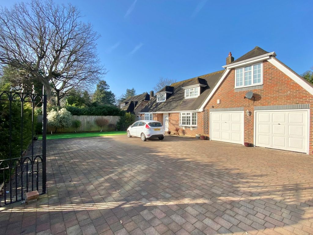 4 bed detached house for sale in Brook Lane, Sarisbury Green