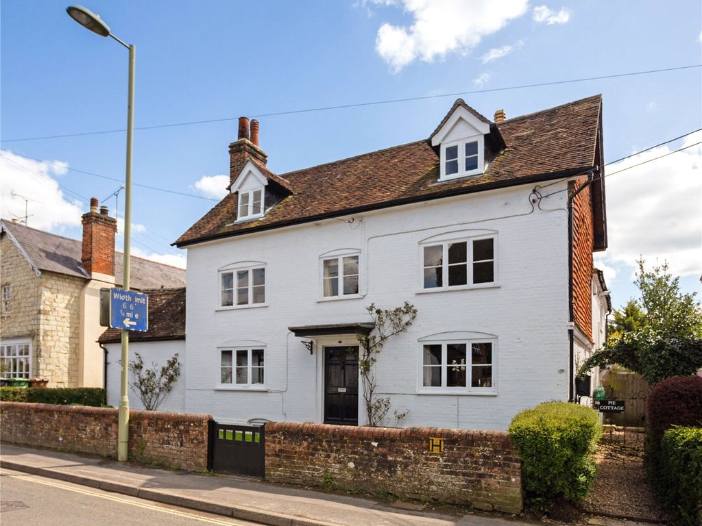 3 bed semidetached house for sale in London Road, Holybourne, Alton