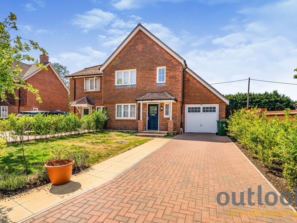 3 bed semidetached house to rent in Hazelfield Way, Cheshunt, Waltham