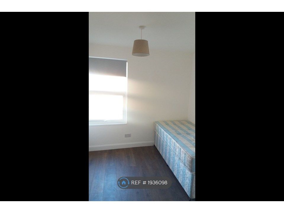 Room to rent in West Hendon Broadway, London NW9, £700 pcm Zoopla
