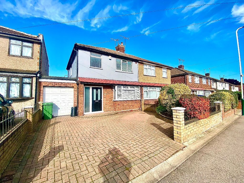 3 bed semidetached house for sale in Church Road, Harold Wood, Romford