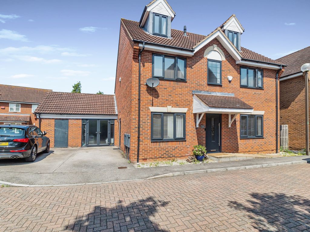 5 bed detached house for sale in Brantwood Close, Westcroft, Milton