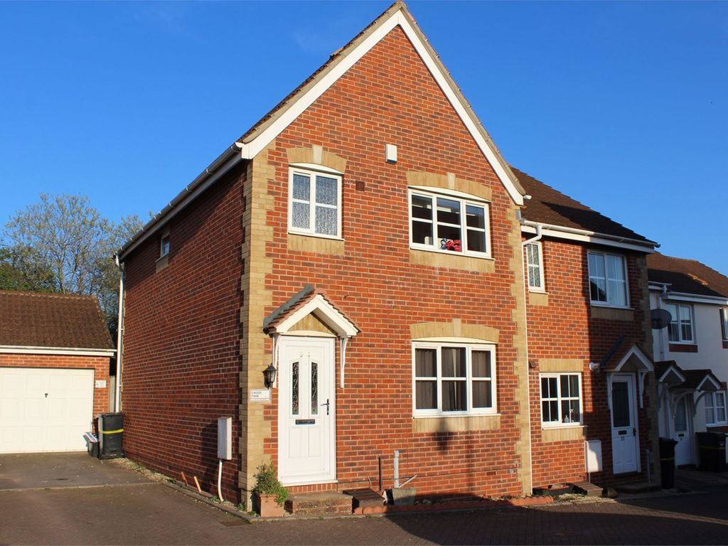 3 bed end terrace house to rent in Standfast Place, Taunton TA2, £1,150