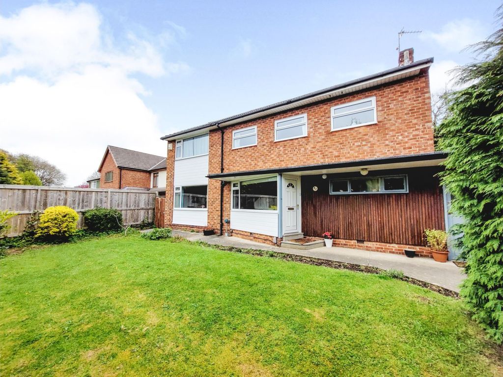 4 bed detached house for sale in Edinburgh Drive, Darlington DL3, £