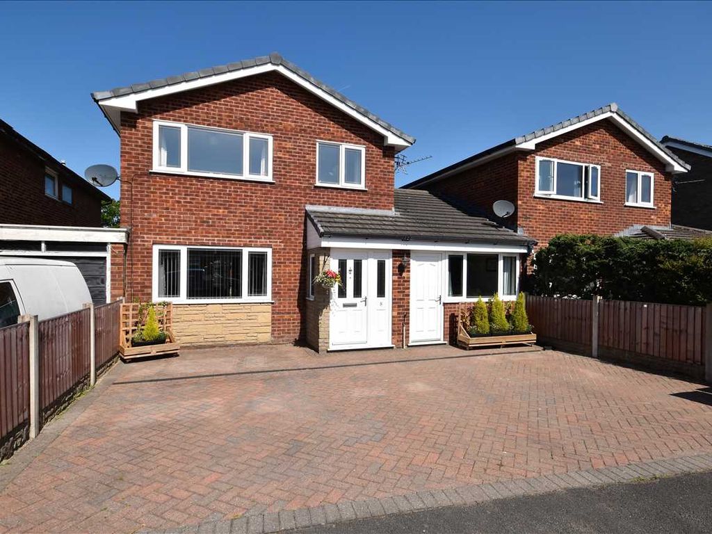 4 bed linkdetached house for sale in Willow Drive, Charnock Richard
