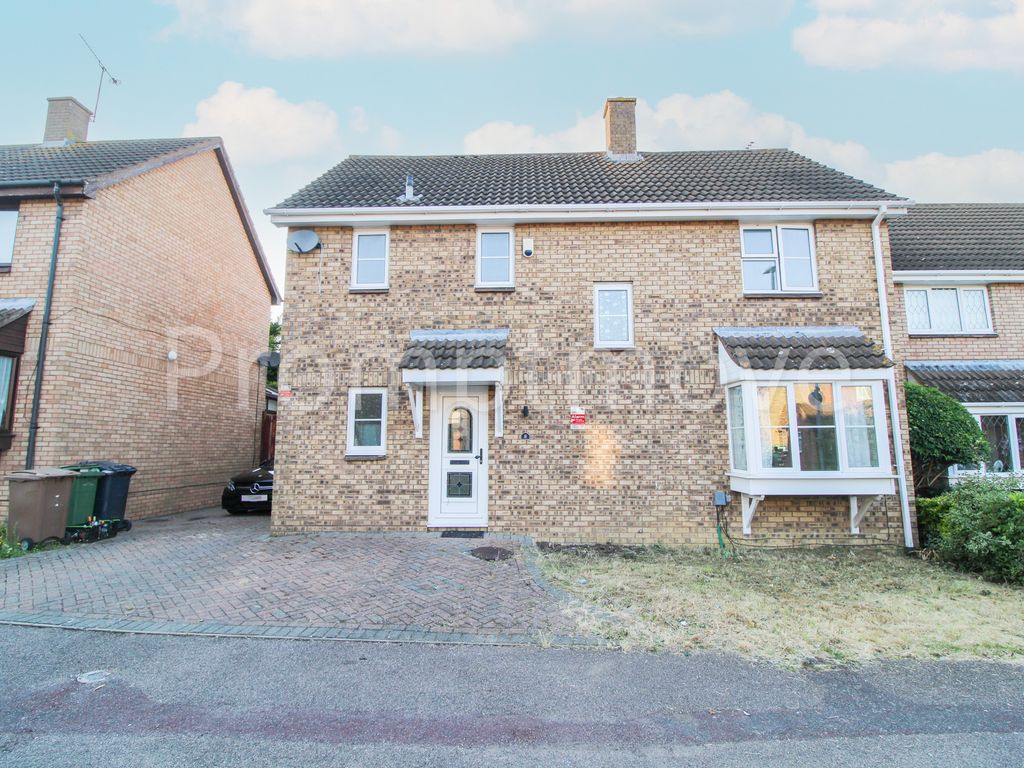 4 bed property for sale in Snowford Close, Luton LU3, £500,000 Zoopla