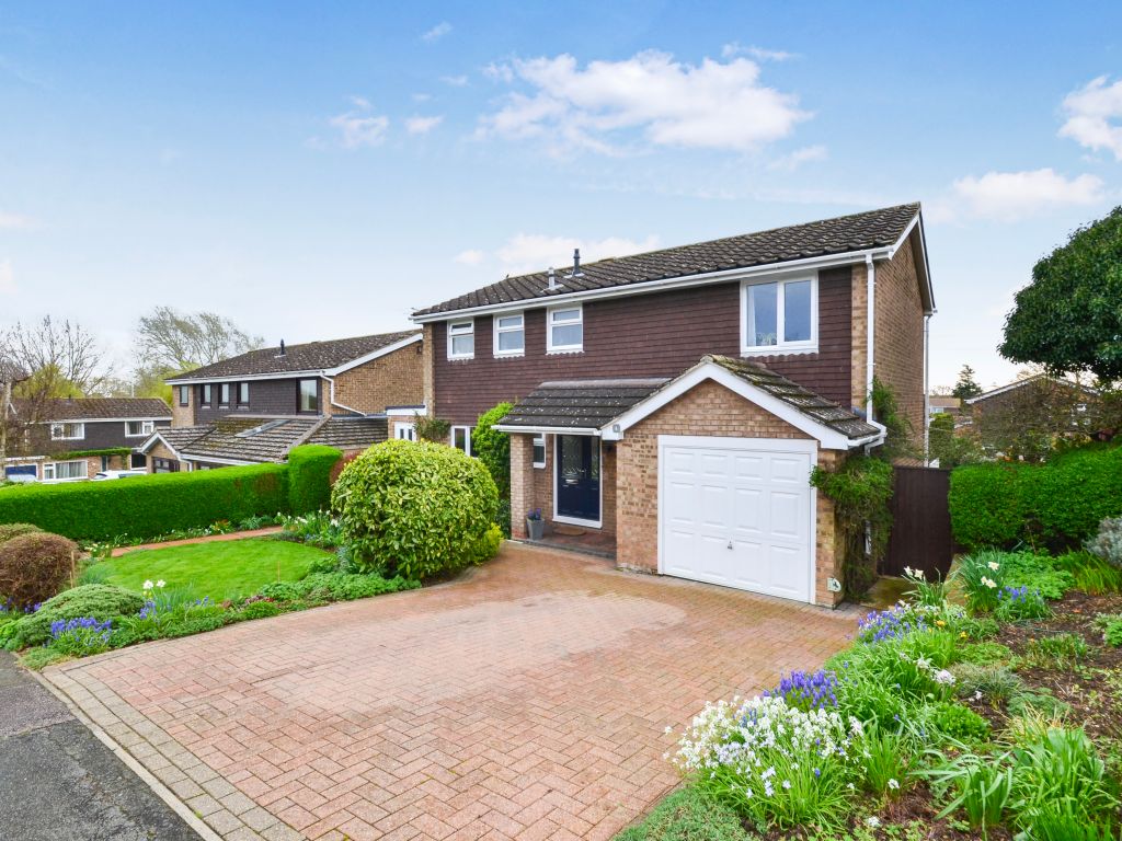 4 bed detached house for sale in Stevenson Court, Eaton Ford, St. Neots
