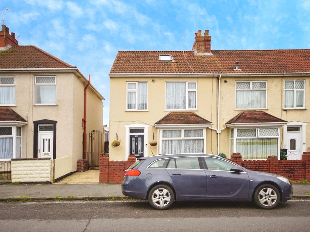 4 bed end terrace house for sale in New Queen Street, Bristol, Avon