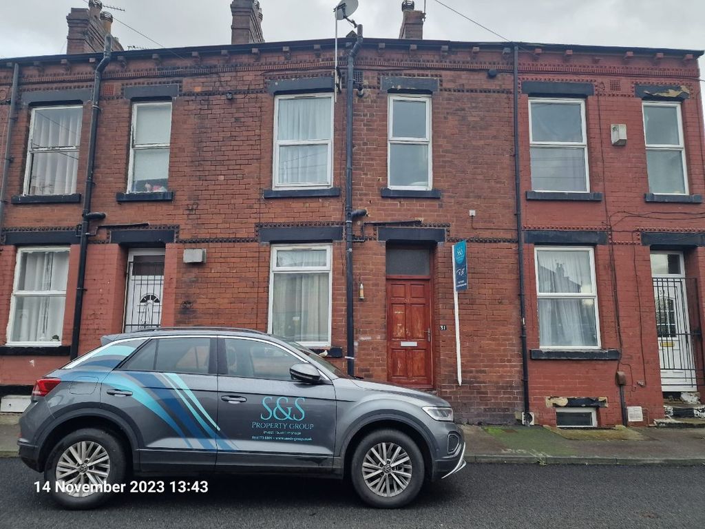 2 bed terraced house to rent in Arley Place, Armley, Leeds LS12, £695