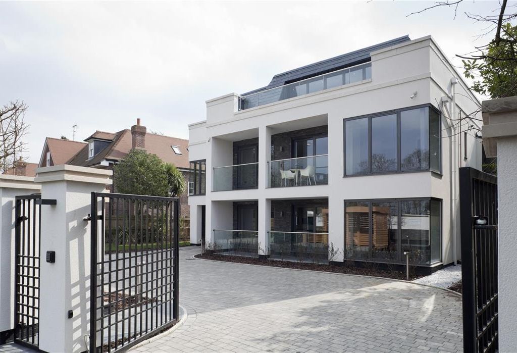 3 bed flat to rent in Portsmouth Road, Esher, Surrey KT10 Zoopla