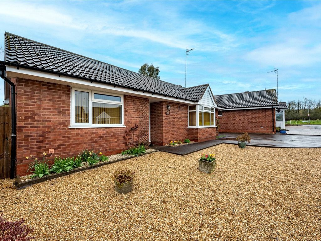 2 bed bungalow for sale in Illshaw Close Winyates Green, Redditch