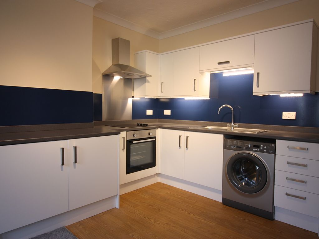 2 bed flat to rent in Northumberland Place, Teignmouth TQ14, £995 pcm