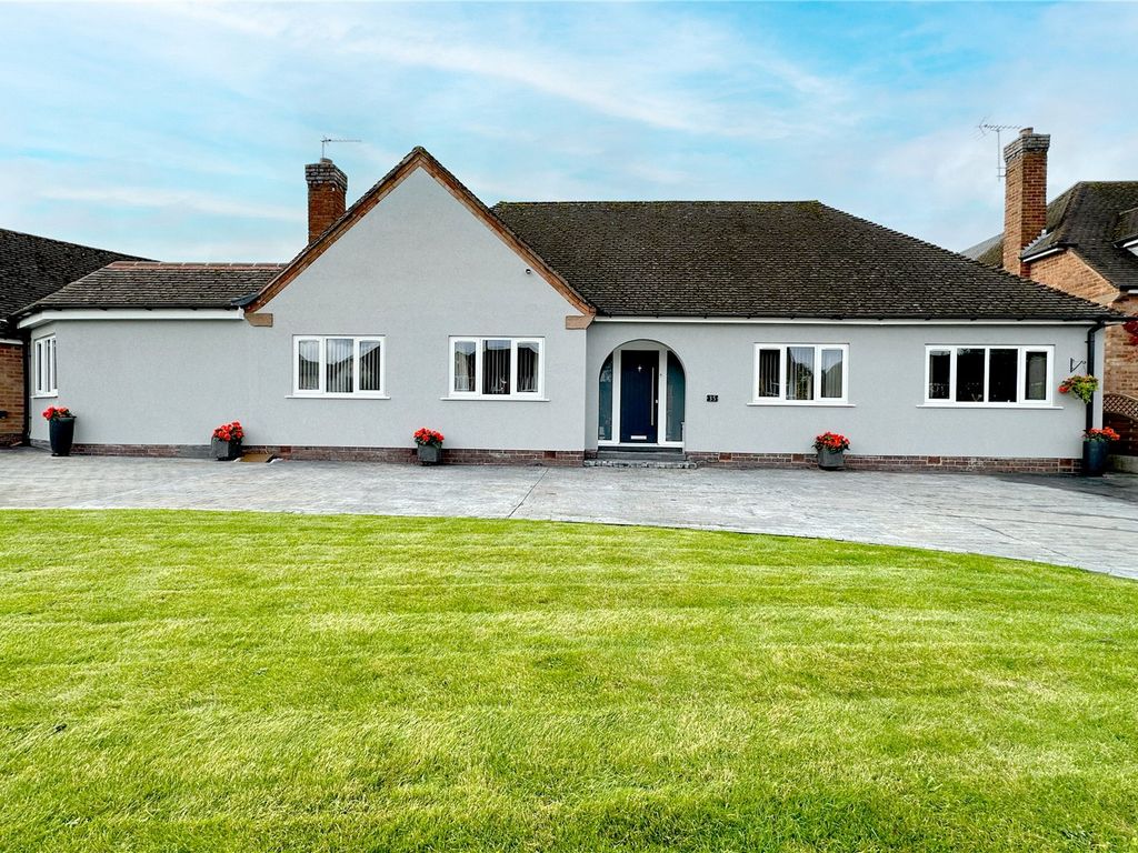 4 bed bungalow for sale in Woodlea Drive, Solihull, West Midlands B91