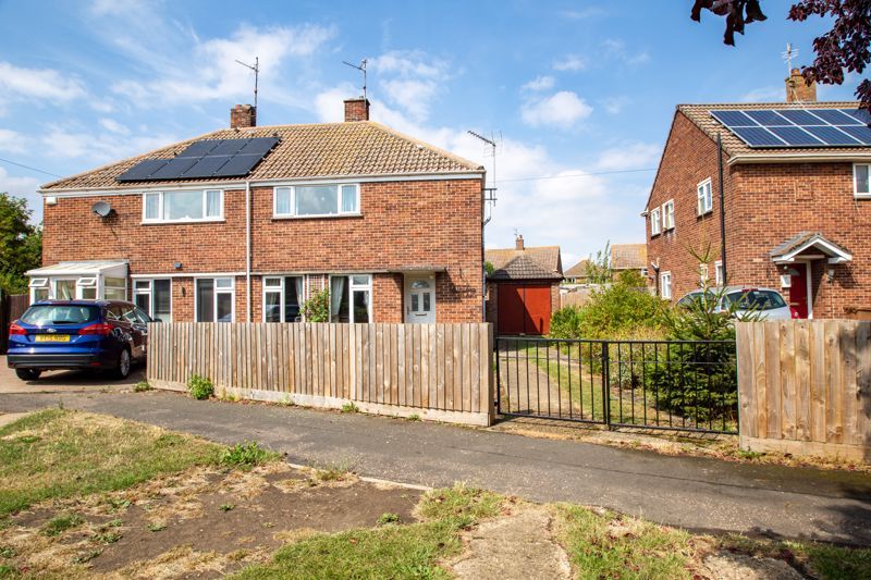 3 bed semidetached house for sale in The Crescent, Eye, Peterborough