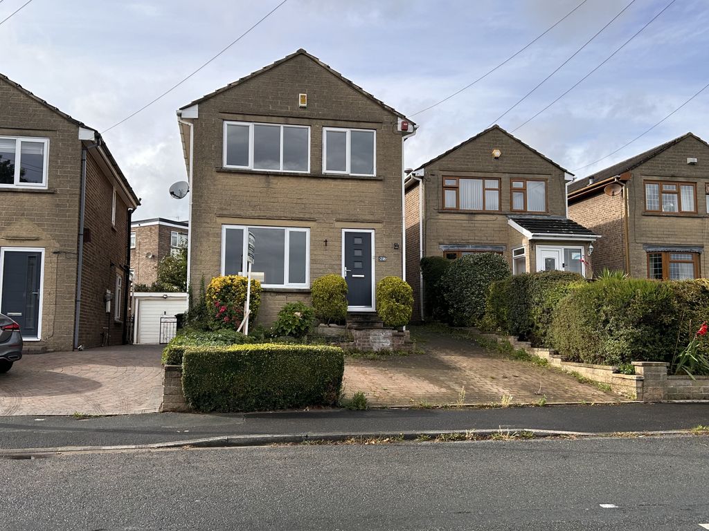 4 bed detached house to rent in Upper Batley Low Lane, Batley WF17, £1,350 pcm Zoopla