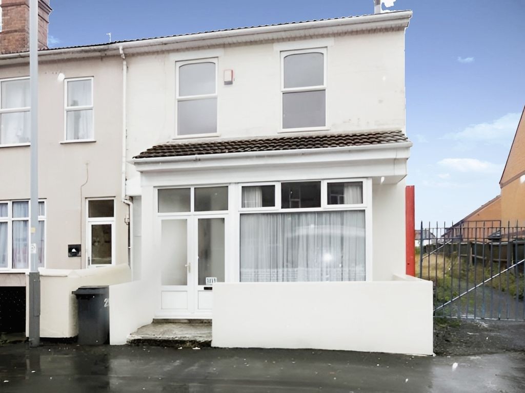 4 bed end terrace house for sale in Newhampton Road West, Wolverhampton