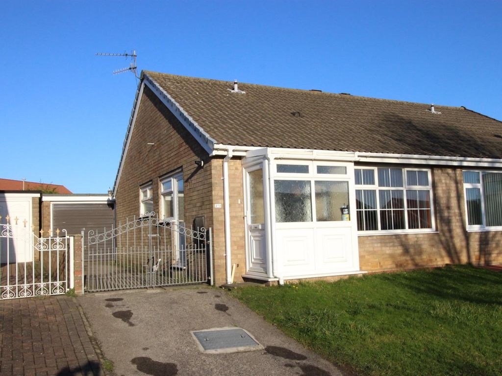 2 bed semidetached bungalow for sale in Overdale, Eastfield