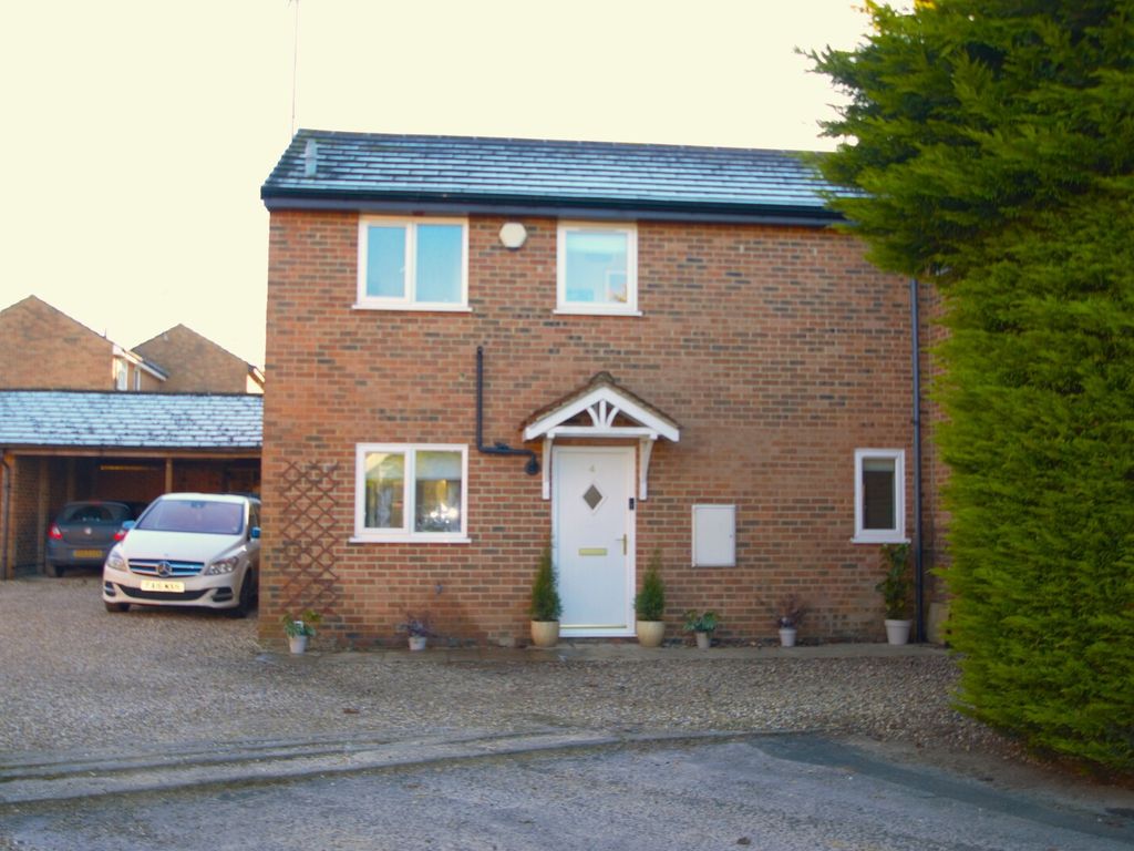 3 bed semidetached house for sale in Beckley Close, Woodcote, Reading