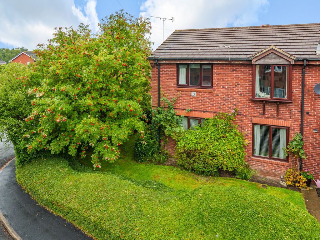 2 bed flat to rent in Swallow Drive, Alwoodley, Leeds LS17, £895 pcm