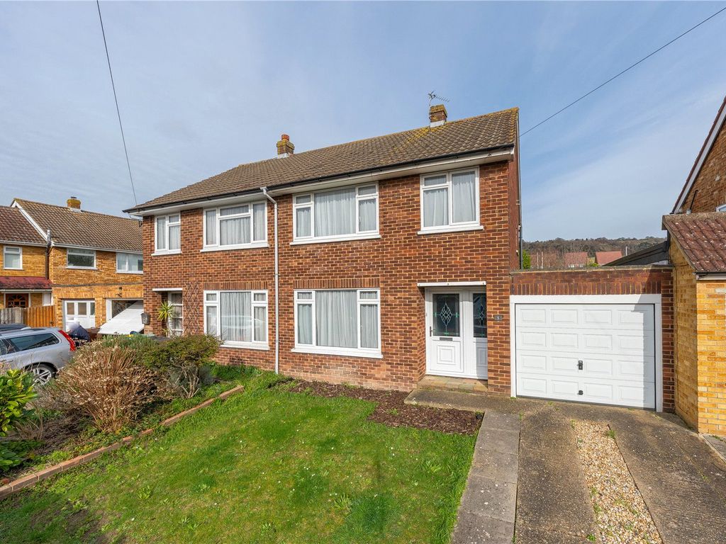 3 bed semidetached house for sale in Bell Crescent, Burham ME1, £