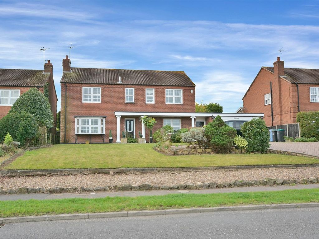 4 bed detached house for sale in New Mill Lane, Forest Town, Mansfield
