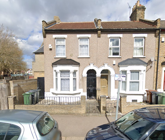4 bed semidetached house to rent in Calderon Road, London E11, £2,500