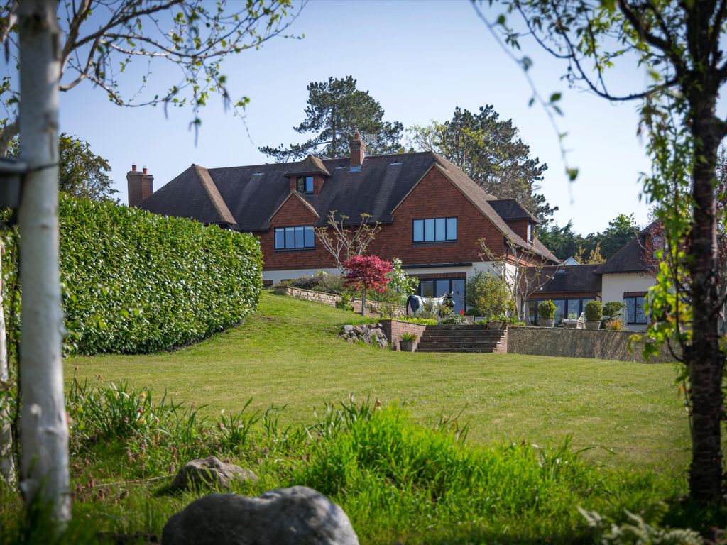 Halfpenny Lane, Guildford, Surrey GU4.  