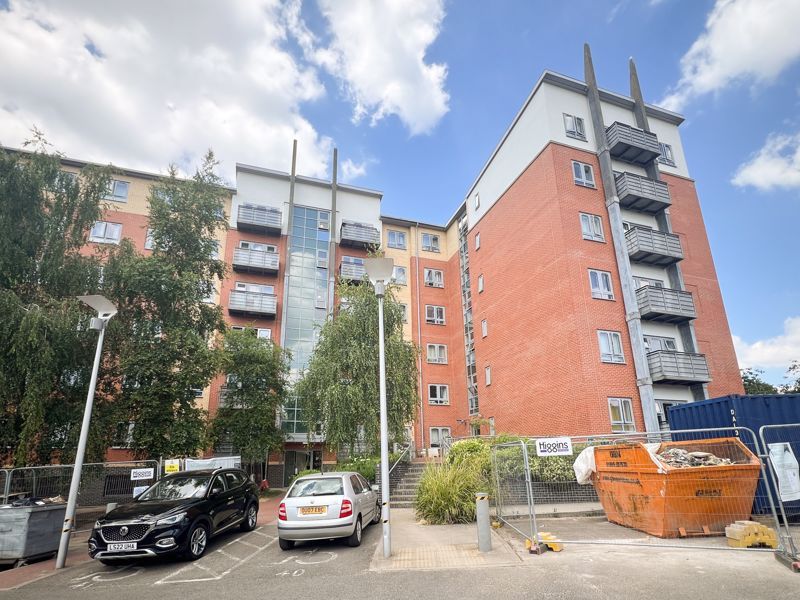 2 bed flat for sale in Buckingham Avenue, Slough SL1, £255,000 - Zoopla