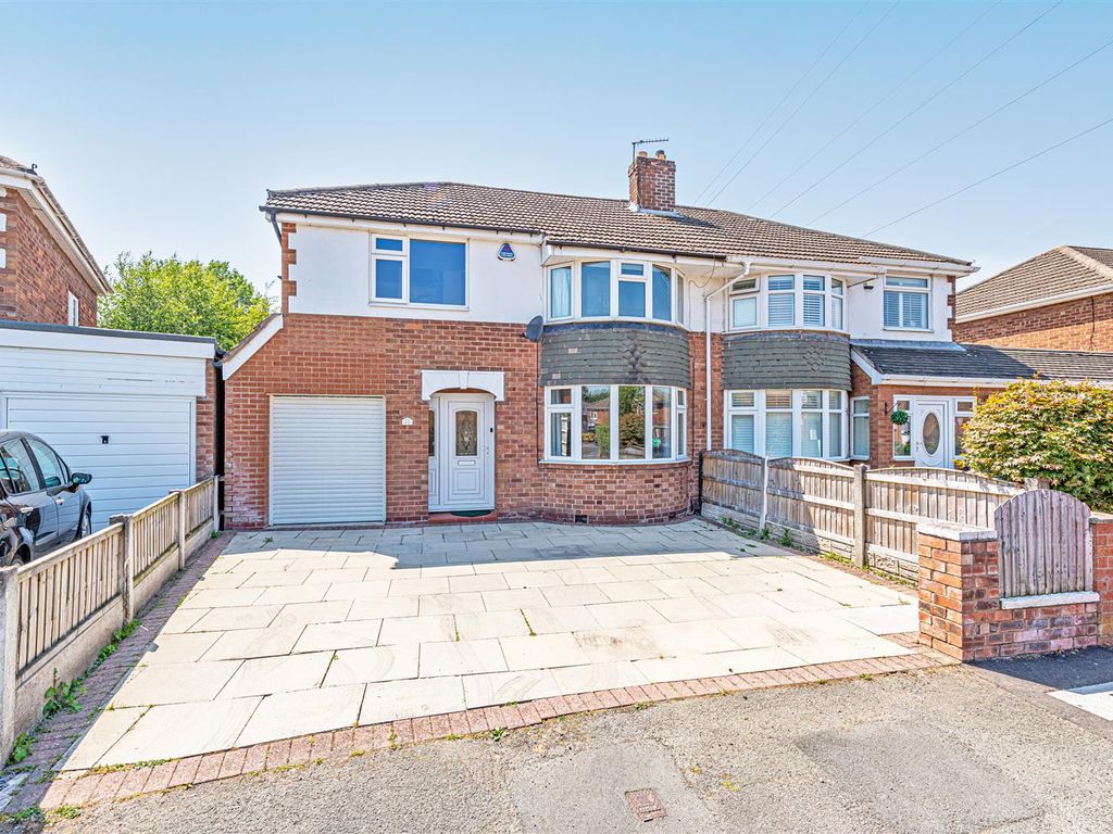 4 bed semidetached house to rent in Vaudrey Drive, Woolston