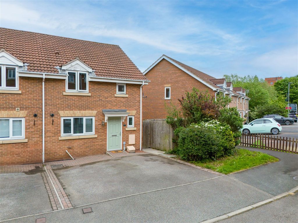 3 bed town house for sale in The Wharf, Knottingley WF11, £225,000 Zoopla