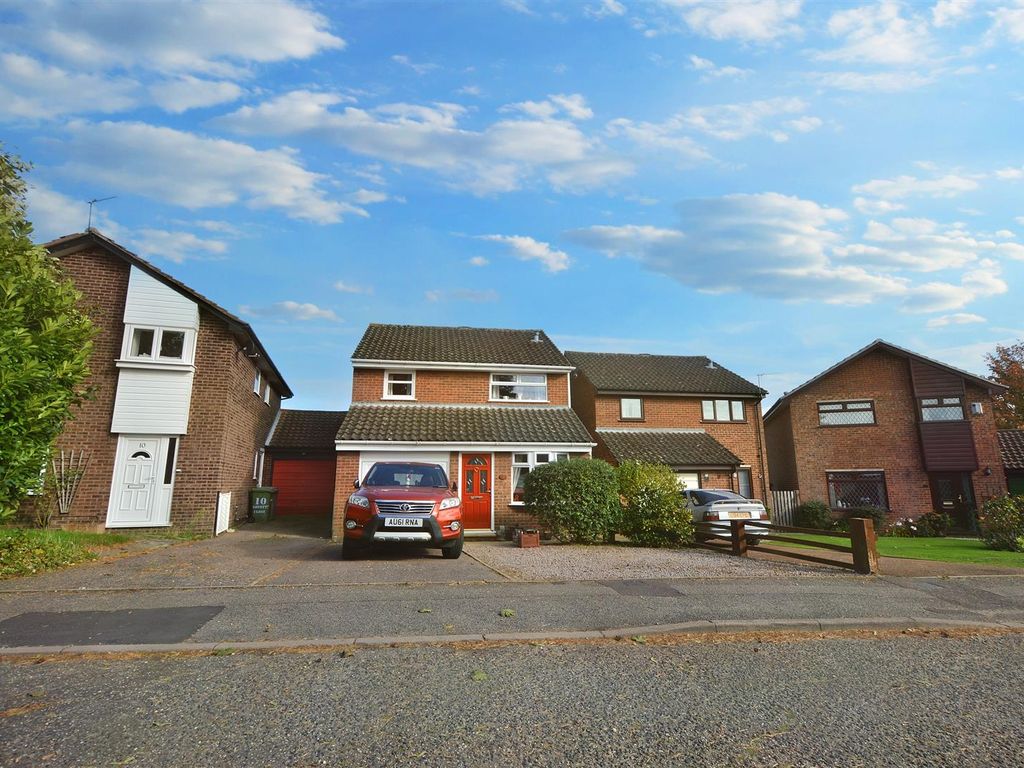 4 bed detached house for sale in Lovett Close, Old Catton, Norwich NR6