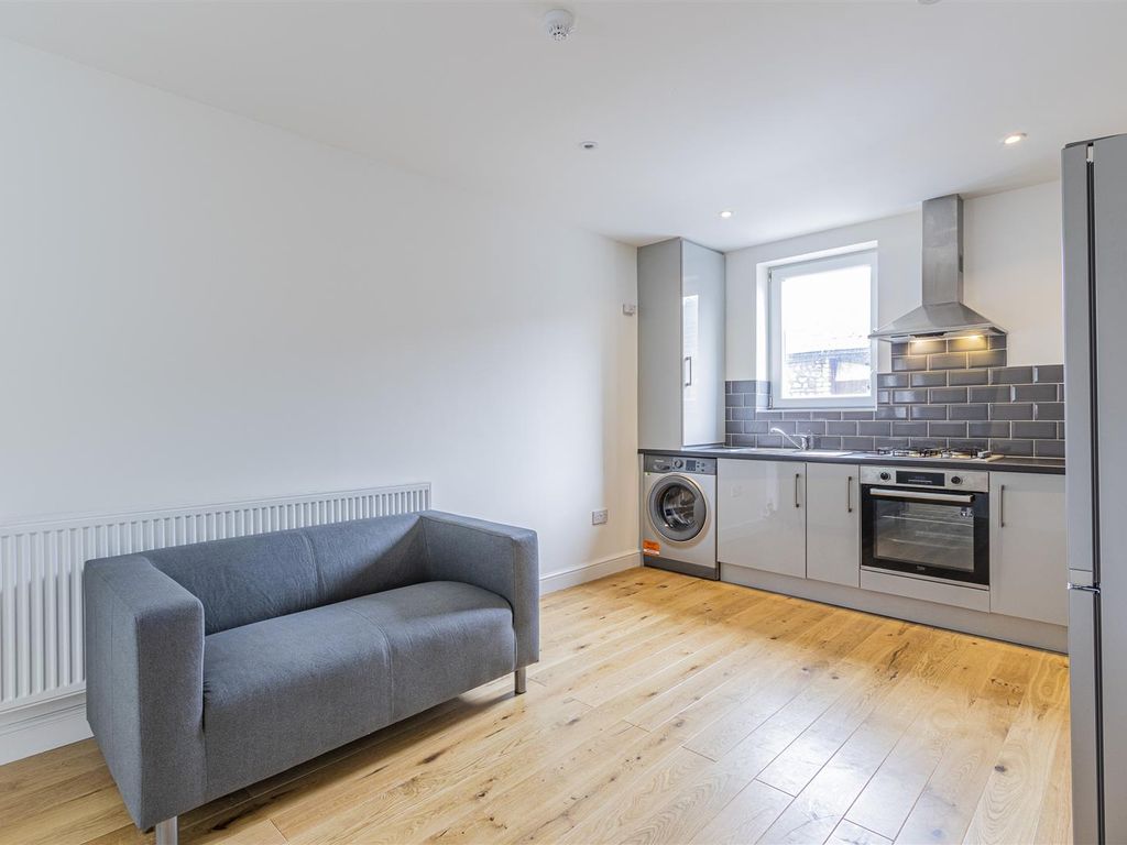 2 bed flat to rent in Penarth Road, Cardiff CF11 Zoopla