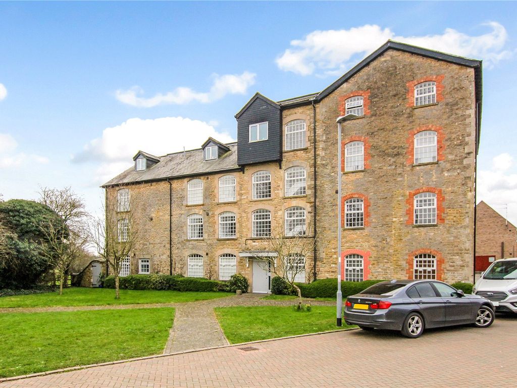 2 bed flat for sale in Mill Lane, Westbury, Brackley NN13, £200,000 Zoopla