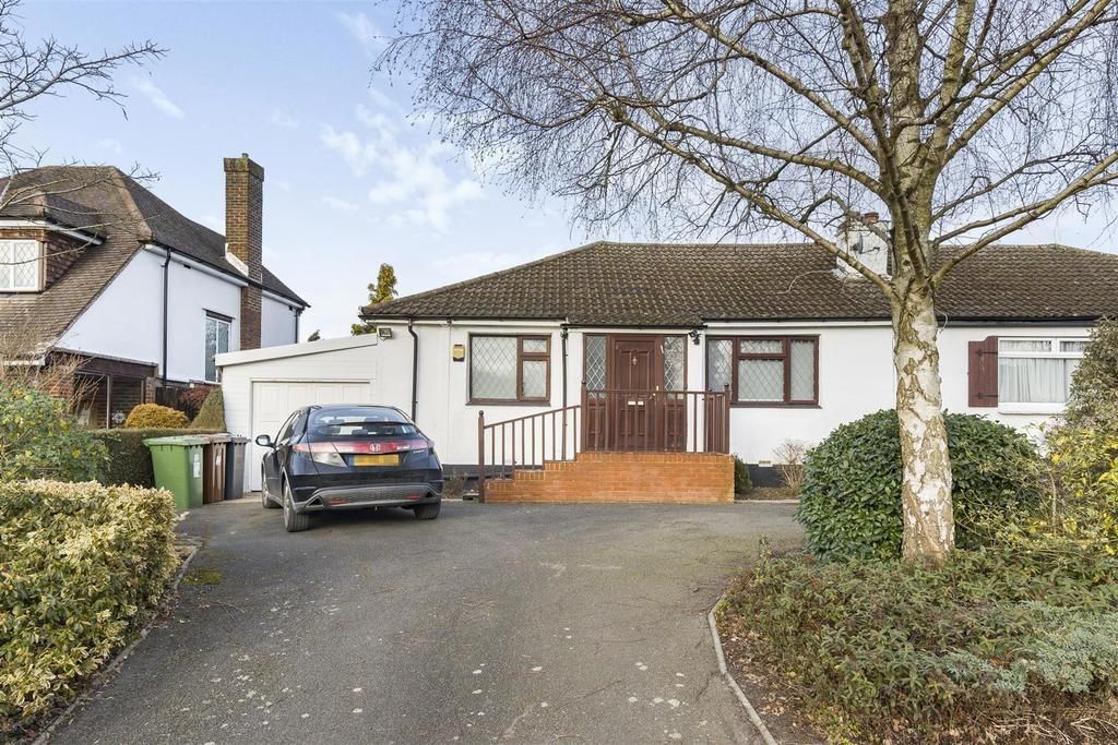 2 bed semidetached bungalow for sale in Chiltern Avenue, Bushey WD23
