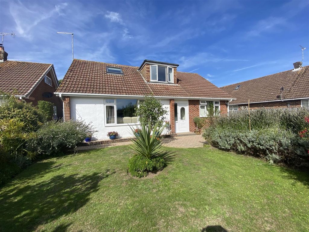3 bed detached bungalow for sale in East Mead, Ferring, Worthing BN12