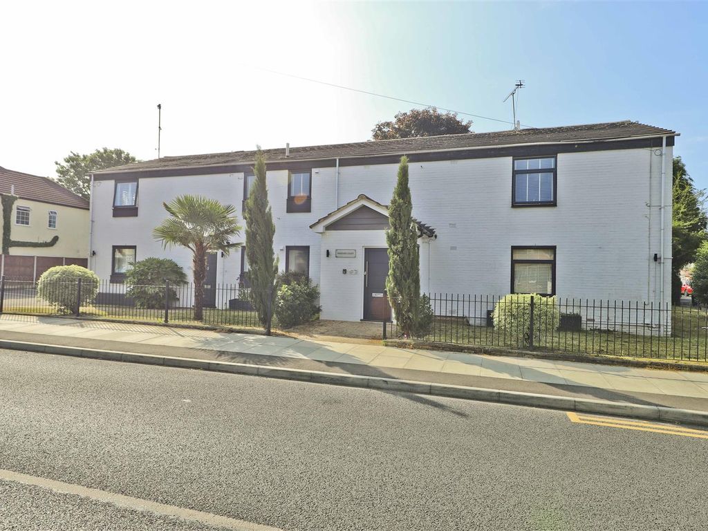 1 bed flat to rent in Hanover Court, Torrington Road, Ruislip HA4 Zoopla