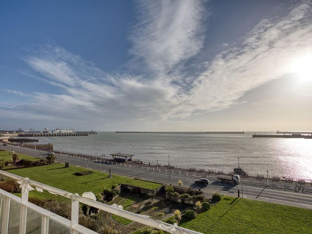 2 bed flat for sale in The Gateway, Dover CT16 Zoopla