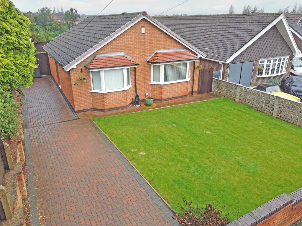 2 bed bungalow for sale in Standhill Avenue, Carlton, Nottingham NG4, £