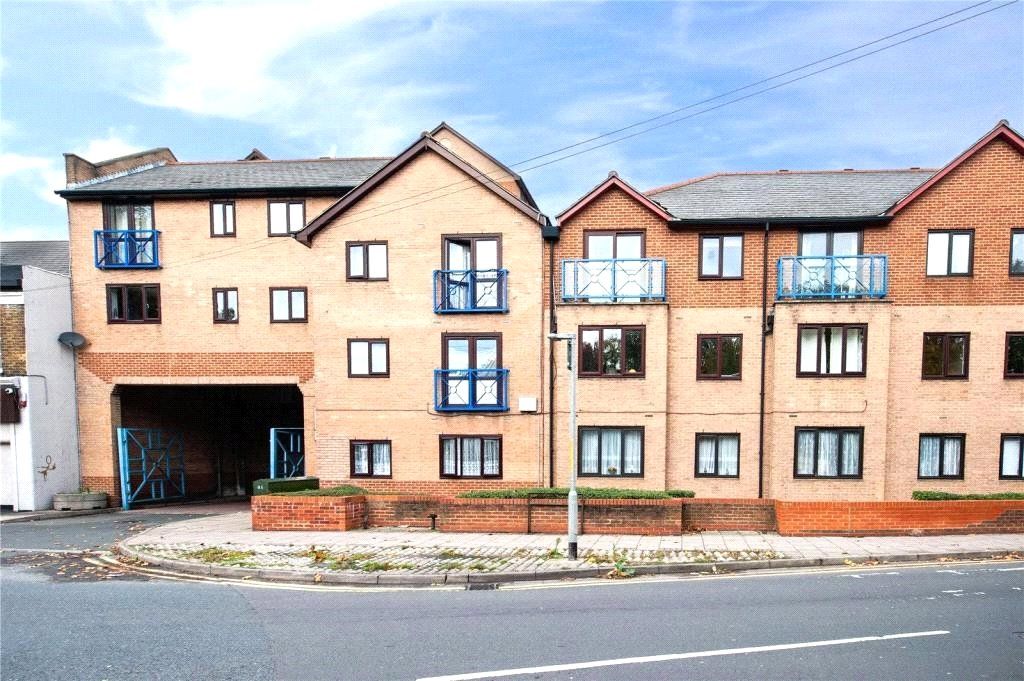 2 bed flat to rent in West Street, Gravesend DA11, £1,250 pcm Zoopla