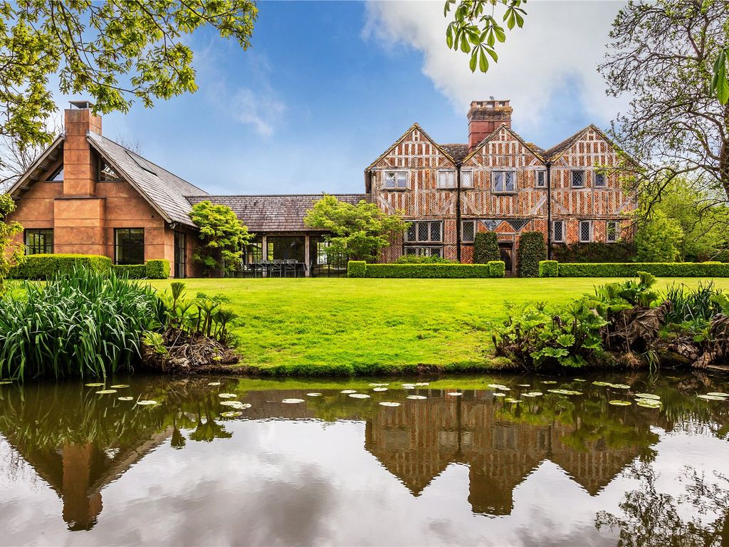 6 bed detached house for sale in Saucelands Lane, Shipley, Horsham