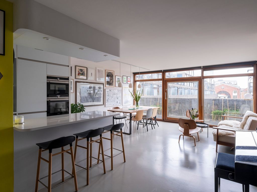 John Trundle Court, Barbican, London EC2Y  