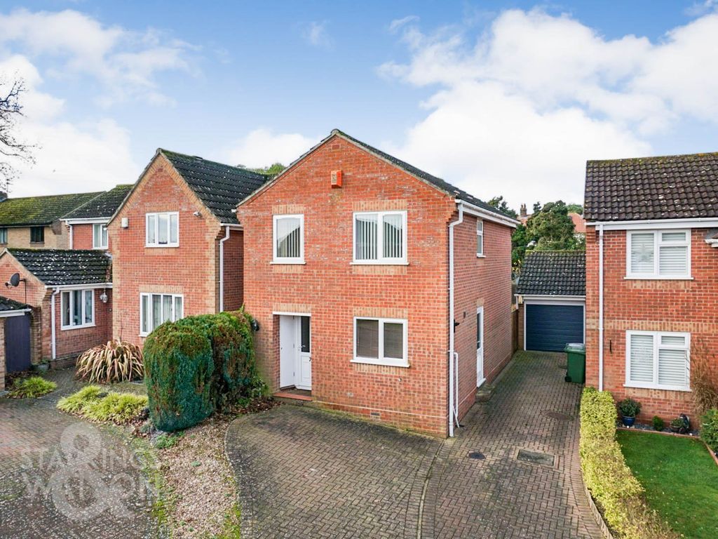 4 bed detached house for sale in Greenacre Close, Brundall, Norwich