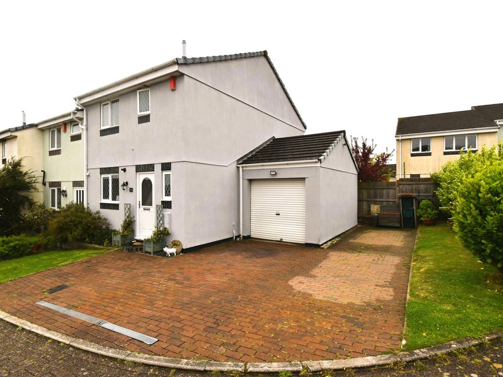 3 bed end terrace house for sale in Tamar Close, Bere Alston, Yelverton