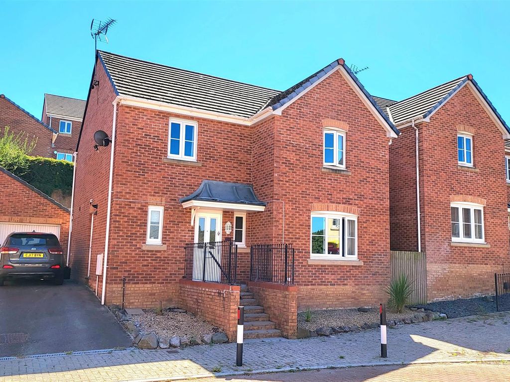 4 bed detached house for sale in Kingfisher Road, North Cornelly